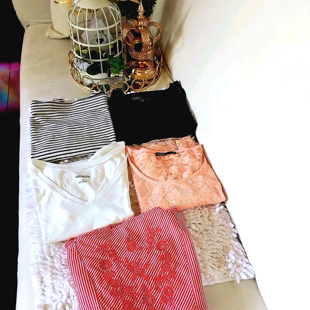 🛒👚🎁🎉 5 Crop Tops good condition 🎀